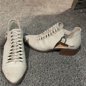 Women's Cream Cutout Ankle Boots